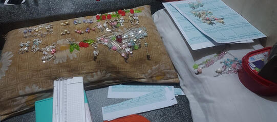 packaging jewelries and charms